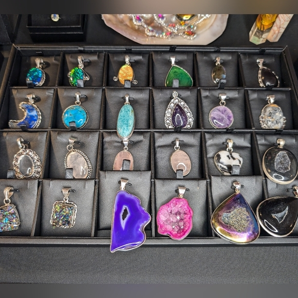 Pendants LIVE LISTING - Picture 8 of 8